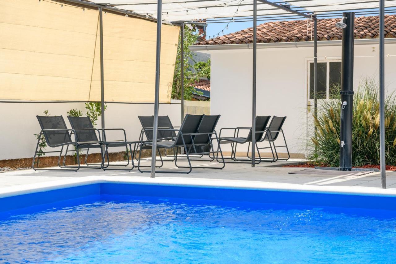Appartamento Summer House Nina Pavicini Esterno foto