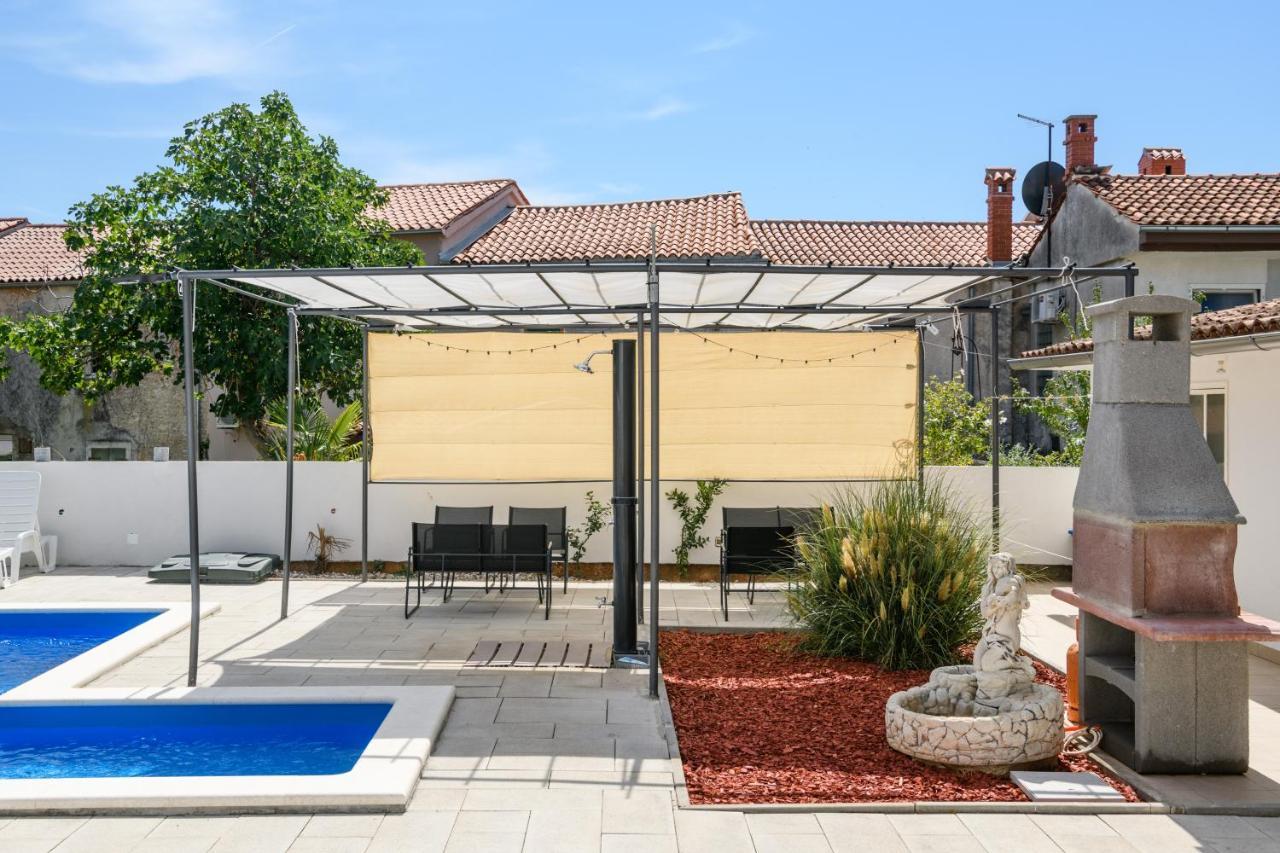 Appartamento Summer House Nina Pavicini Esterno foto