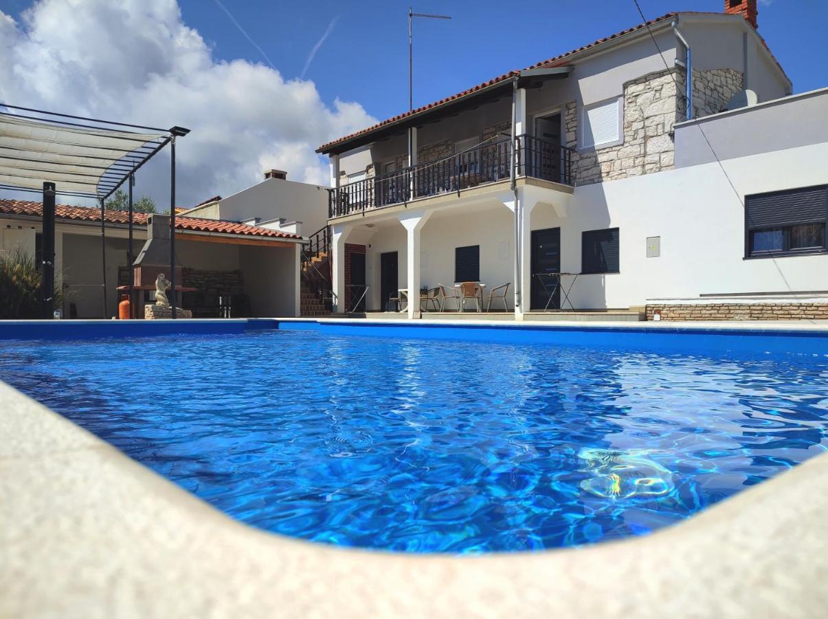 Appartamento Summer House Nina Pavicini Esterno foto